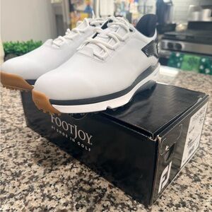 BRAND NEW IN BOX 9.5 FootJoy Men's White and Black Golf Shoes